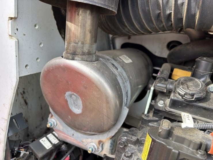 2021-bobcat-s590-image-27