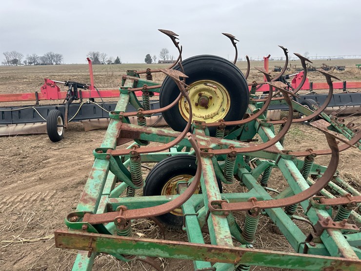 #40119-•-lot-of-(2)-7'-john-deere-cultivator-wings-image-10