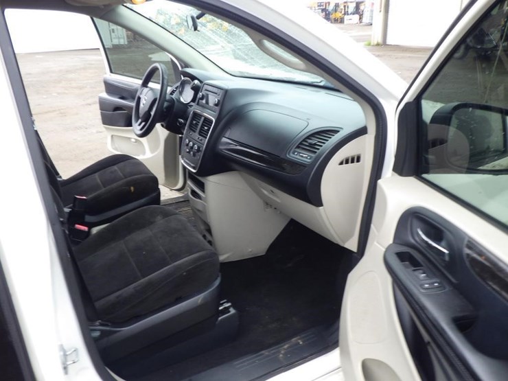 2013-dodge-grand-caravan-image-6