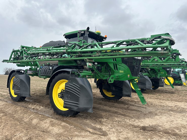 2021-john-deere-r4044-image-2