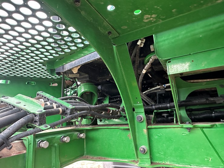 2021-john-deere-r4044-image-47