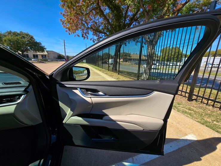 2019-cadillac-sayers-and-scovill-70in-limo-w-only-7729-miles-image-23