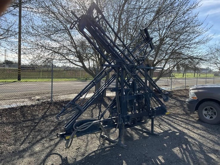 unverferth-65'-3-pt-x-fold-spray-boom-attachment-image-2