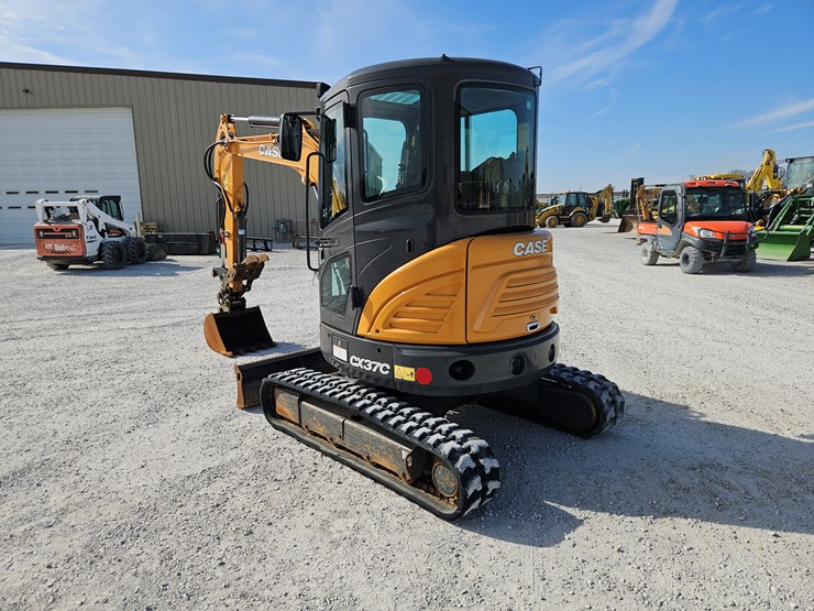 2019-case-cx37c-image-16
