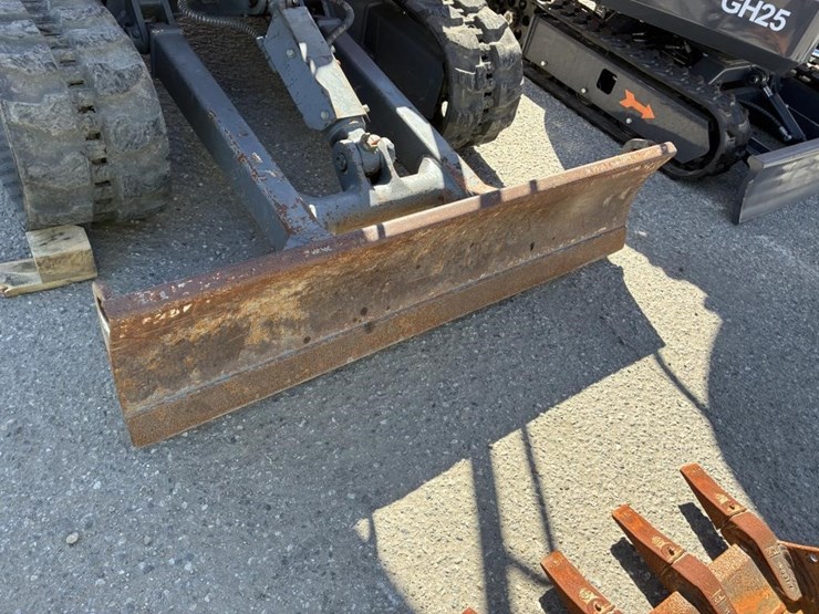 2021-takeuchi-tb230-image-8