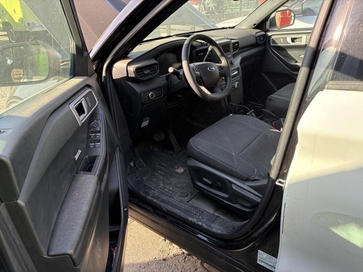 2023-ford-explorer-image-13