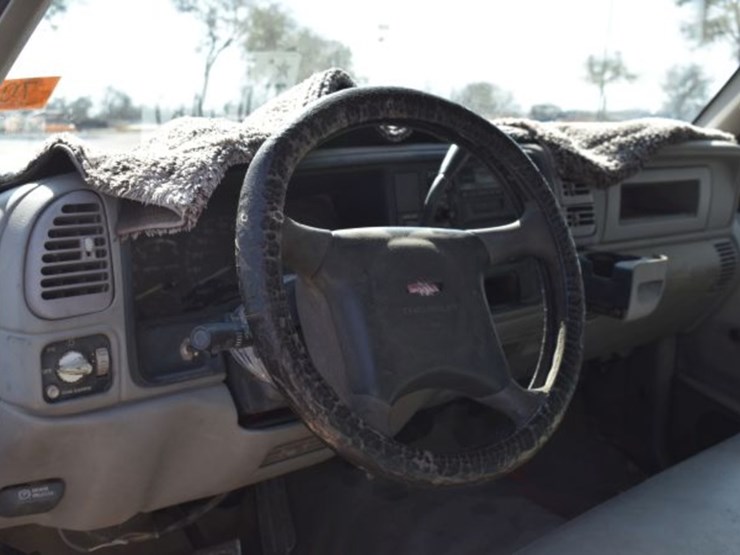 2000-chevrolet-3500-image-10