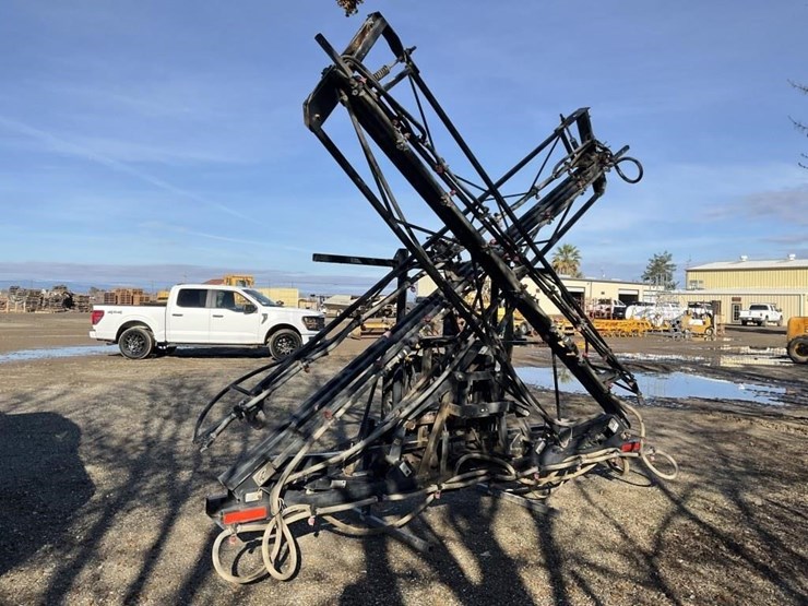 unverferth-65'-3-pt-x-fold-spray-boom-attachment-image-4