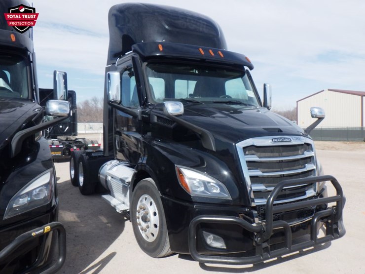 2022-freightliner-cascadia-116-image-3