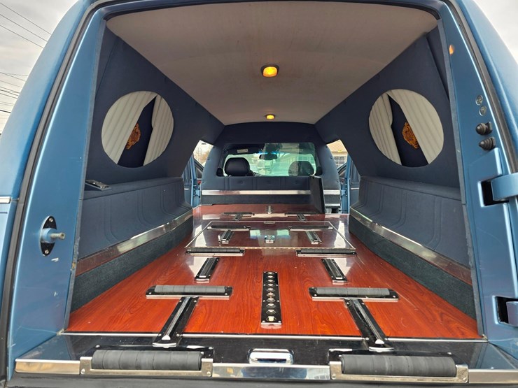 2004-cadillac-eagle-ultimate-hearse,-eagle-coachbuilders,-hearse-collector-special-image-30