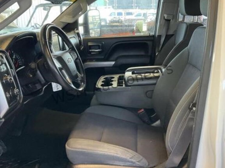 2015-chevrolet-silverado-2500hd-image-21