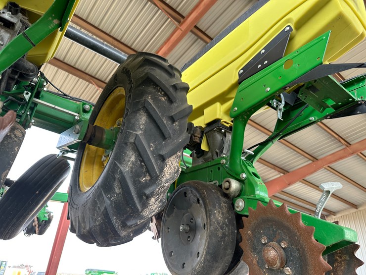 john-deere-1725-image-21