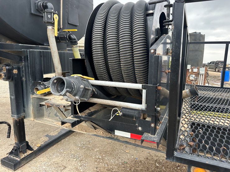 #38802-•-2022-kbh-40'-t/a-6000-gallon-nurse-trailer-vin:-1t9gn4022nc623368-image-18