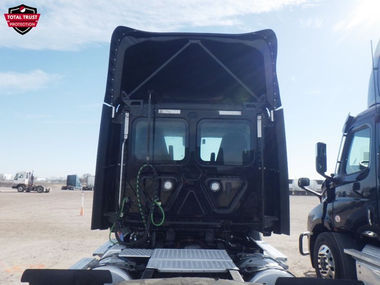 2022-freightliner-cascadia-116-image-10