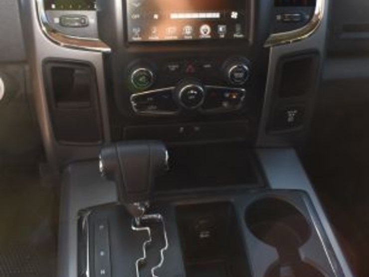 2013-dodge-1500-image-25