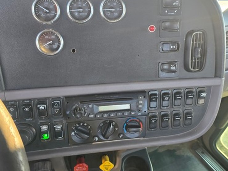 2010-peterbilt-367-image-28