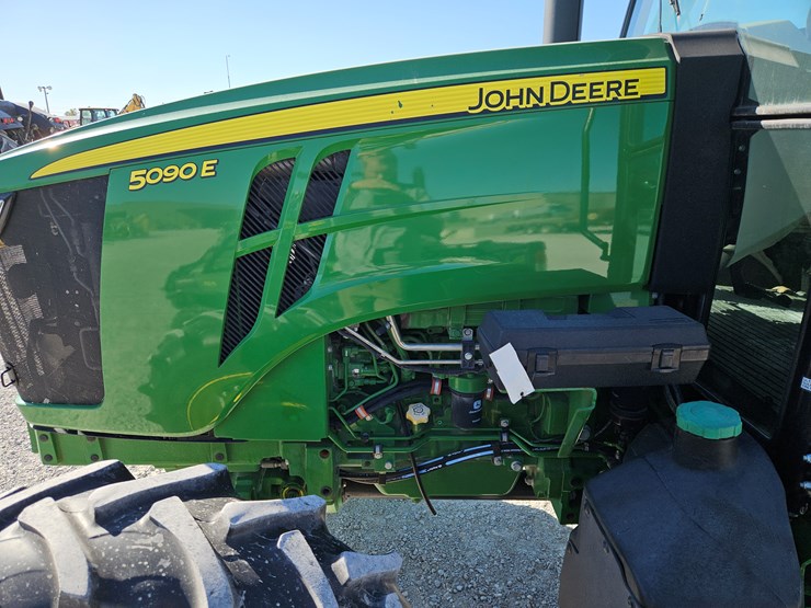 2019-john-deere-5090e-image-18