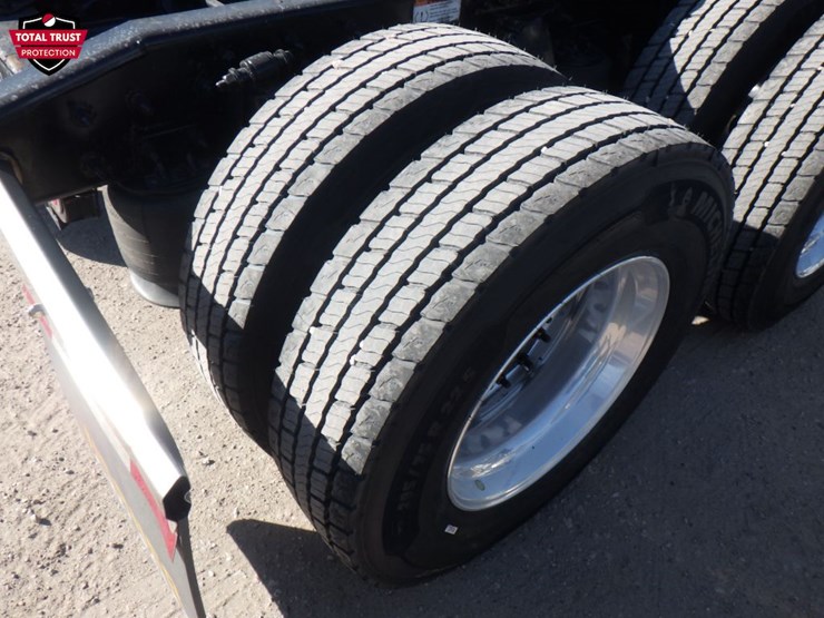 2022-freightliner-cascadia-116-image-6