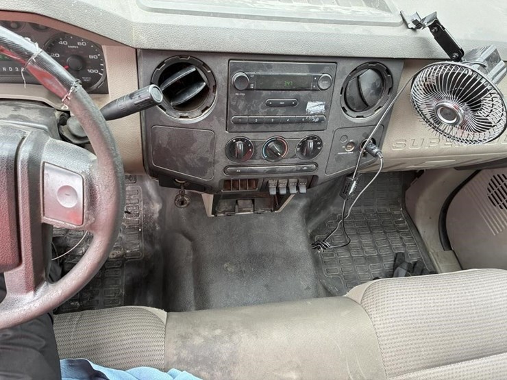 2010-ford-f550-image-13