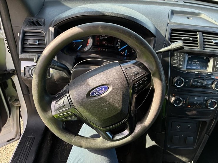 2018-ford-explorer-image-13