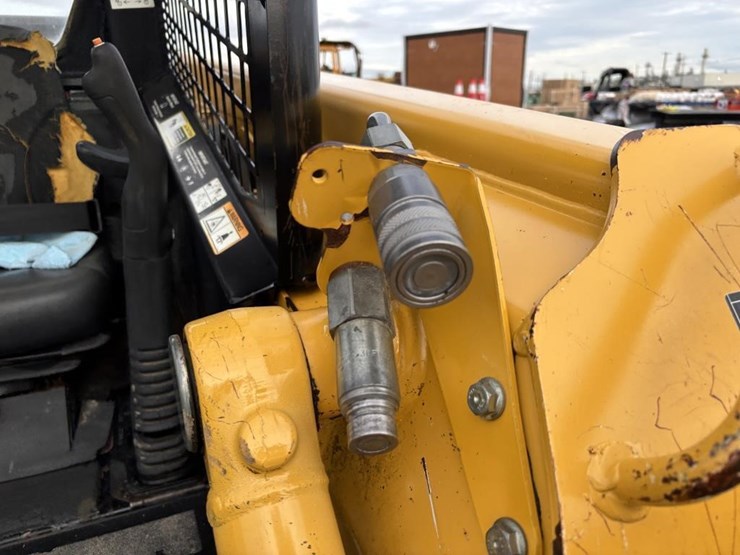 2006-john-deere-322-image-13