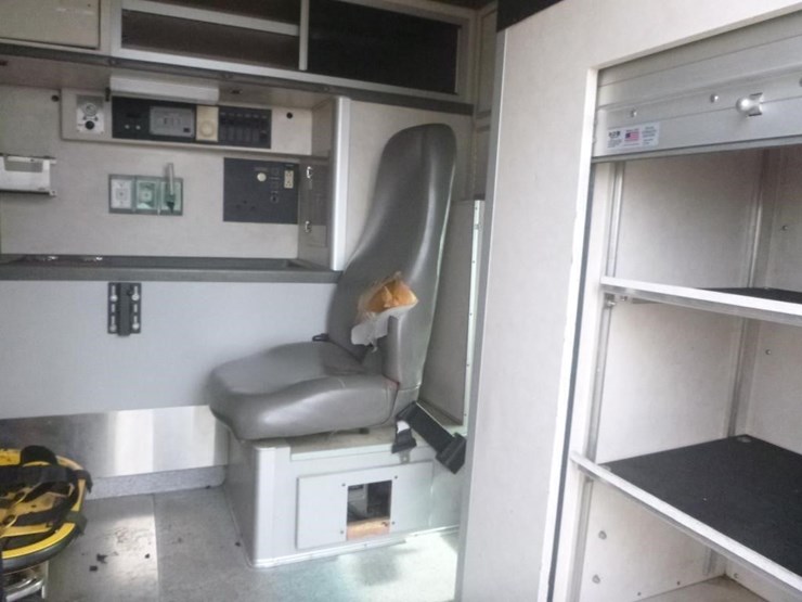 2005-ford-e450-image-10