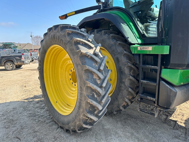 2023-john-deere-8r-250-image-10