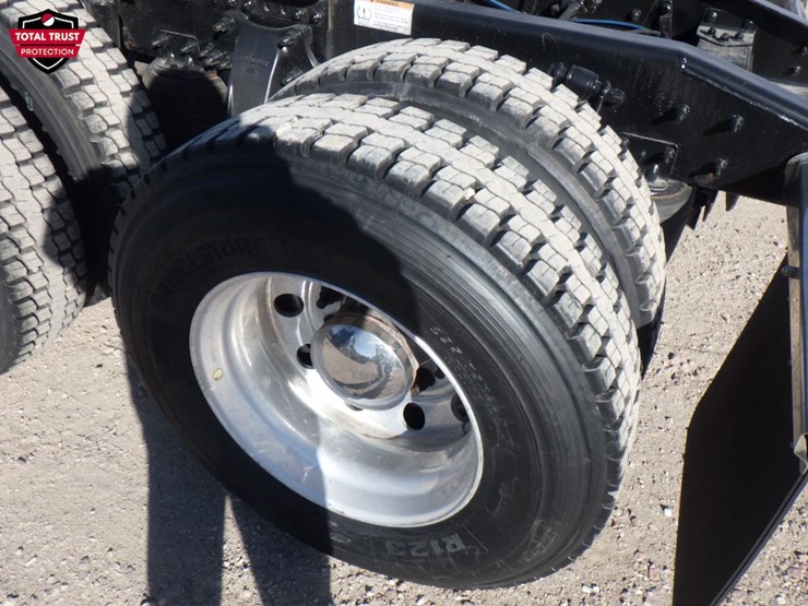 2022-freightliner-cascadia-116-image-12