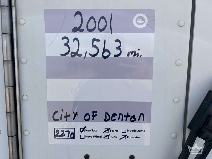 2001-peterbilt-330-image-8