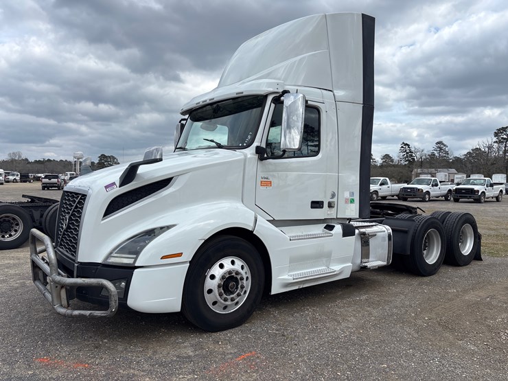 #211-•-2019-volvo-vnl-image-1