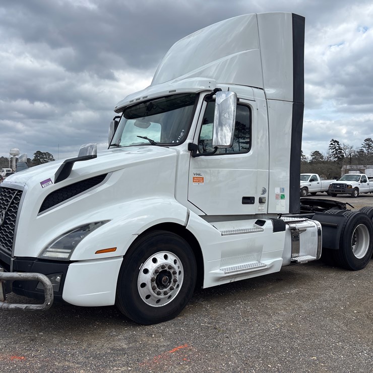 #211 • 2019 VOLVO VNL