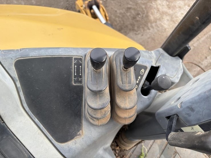 caterpillar-420f2-image-47