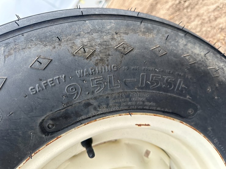 #38831-•-kmc-6-row-38"-vine-lifter-image-5