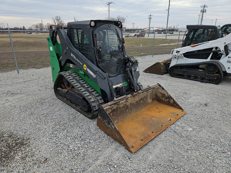 2019-deere-317g-image-24