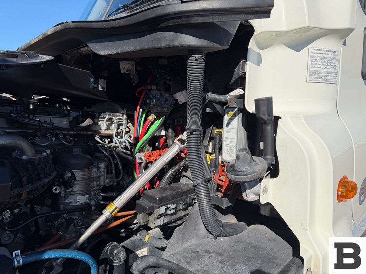 2017-freightliner-cascadia-125-image-40