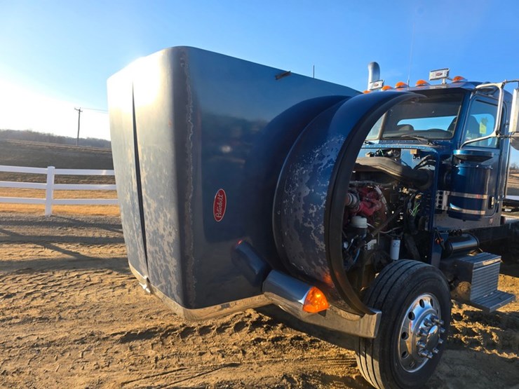 2010-peterbilt-367-image-14
