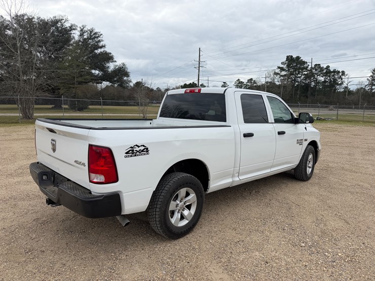 2022-ram-1500-classic-image-3