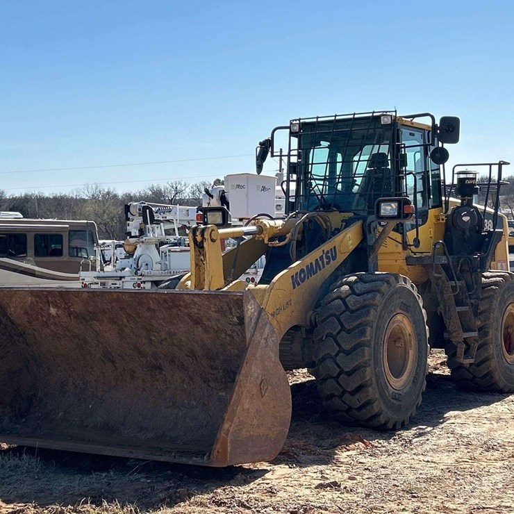 2019 KOMATSU WA380-8