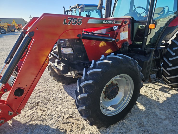 2012-case-ih-farmall-125a-image-22