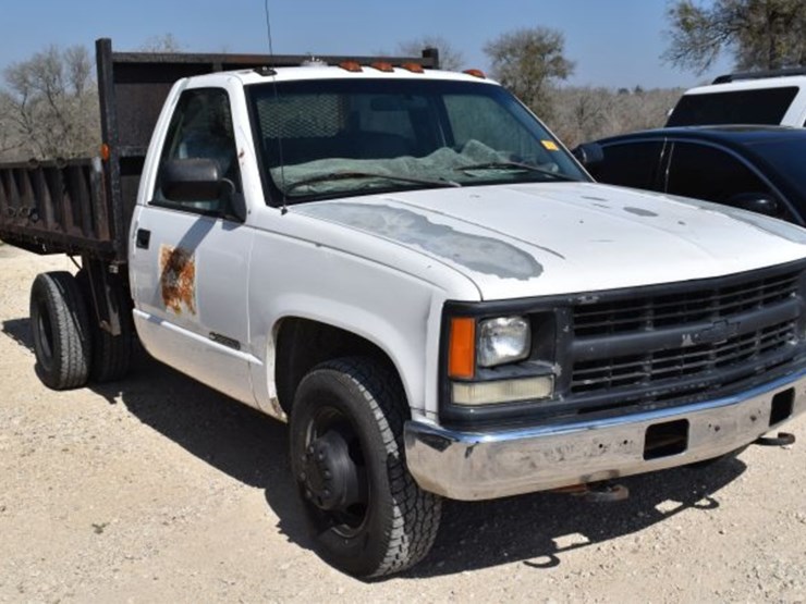 2000-chevrolet-3500-image-2