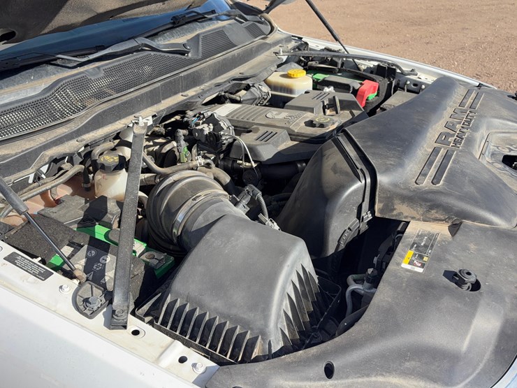 2020-ram-2500-laramie-image-34