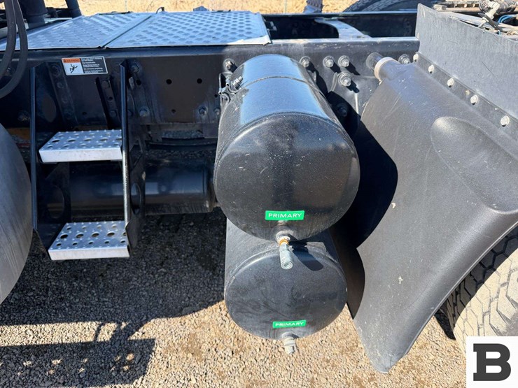 2017-freightliner-cascadia-125-image-17