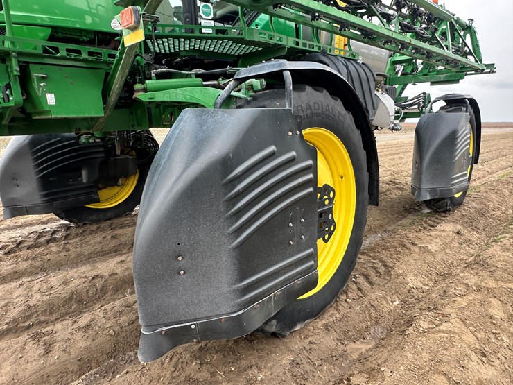 2021-john-deere-r4044-image-10