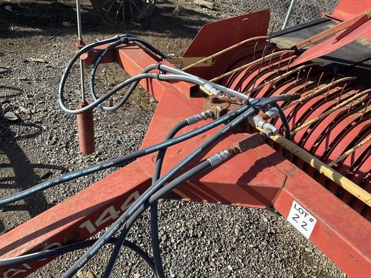 new-holland-144-image-8