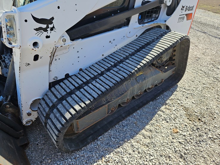 2022-bobcat-t770-image-22