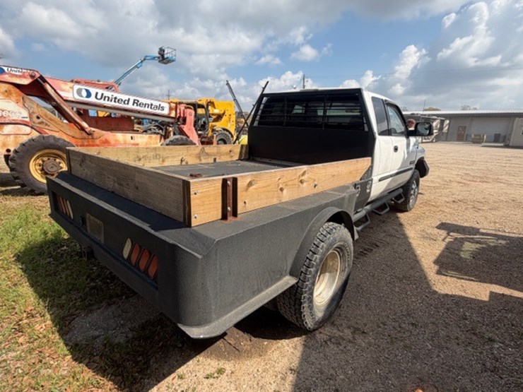2002-dodge-ram-3500-image-3
