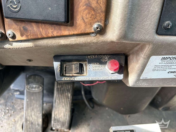 2001-peterbilt-330-image-19