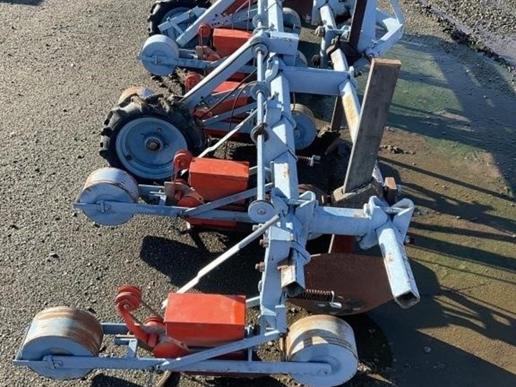 custom/gaspardo-3-pt-6-row-30"-planter-image-7