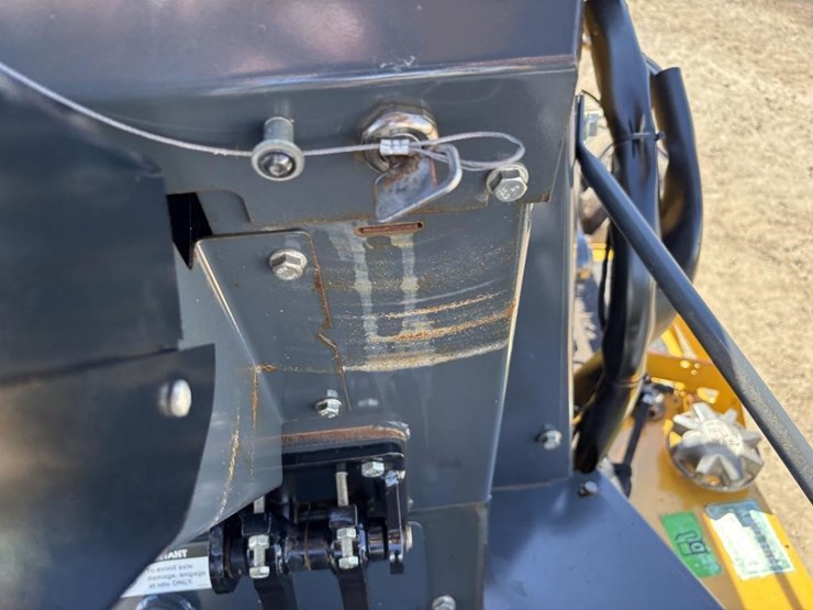 2017-deere-210lep-image-35