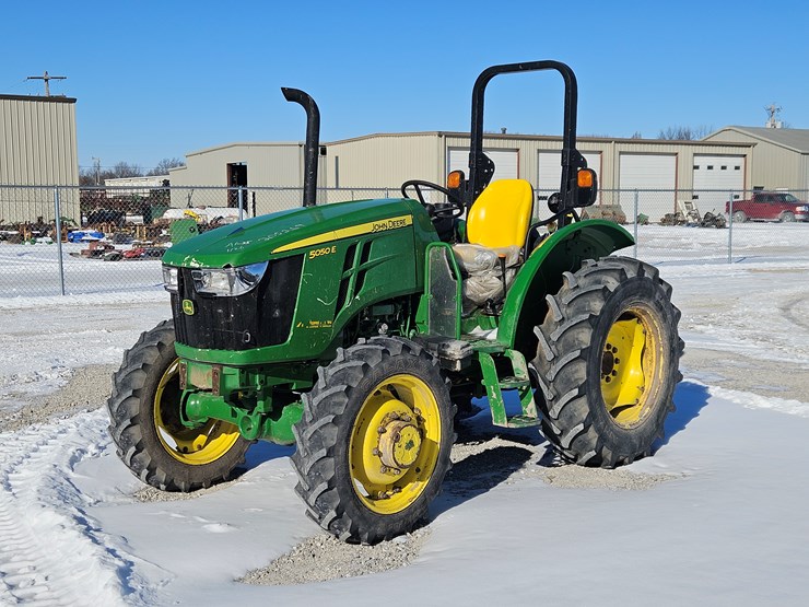 2023-john-deere-5050e-image-1